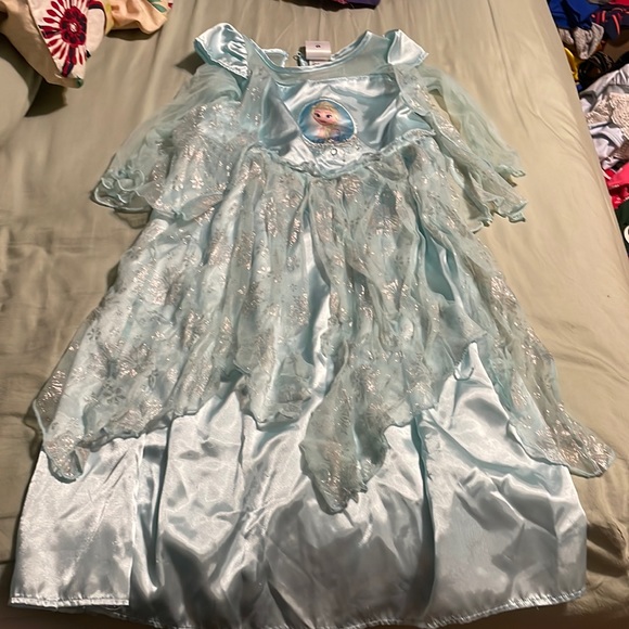π4/$25π Disney Elsa Nightgown